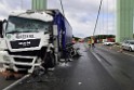 Schwerer LKW VU PKlemm A 4 Rich Olpe auf der Rodenkirchener Bruecke P081